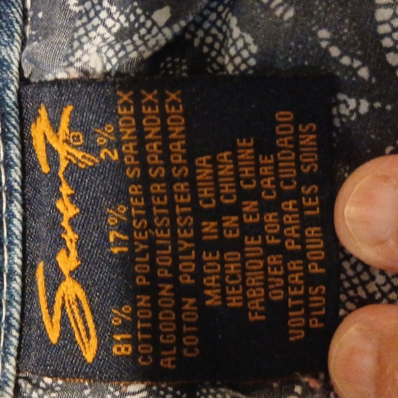 Seven7 cropped jeans, size 8, distressed - Picture 3 of 4